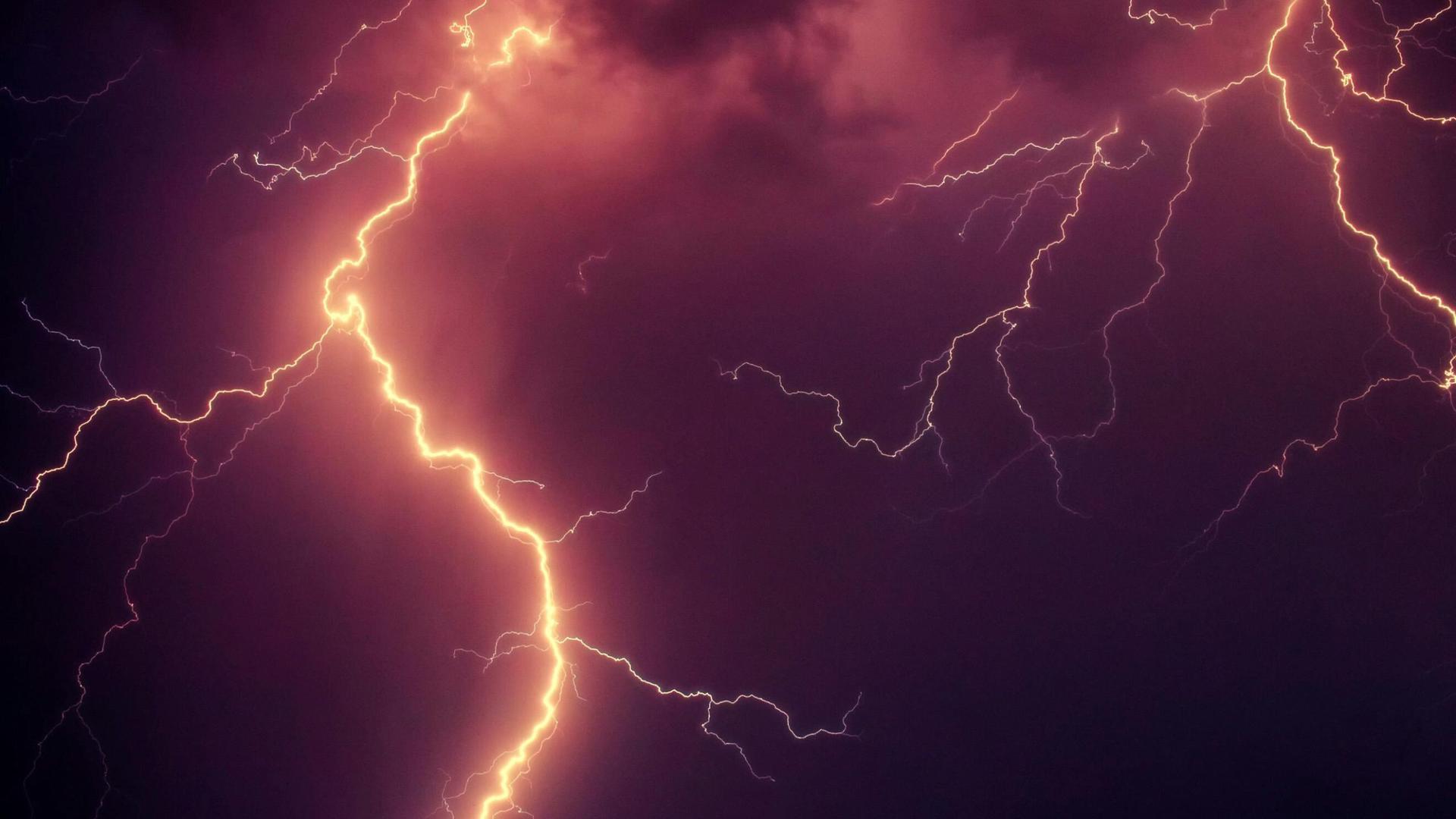 Cold Front Drags in Risk for Severe Thunderstorms and Tornadoes