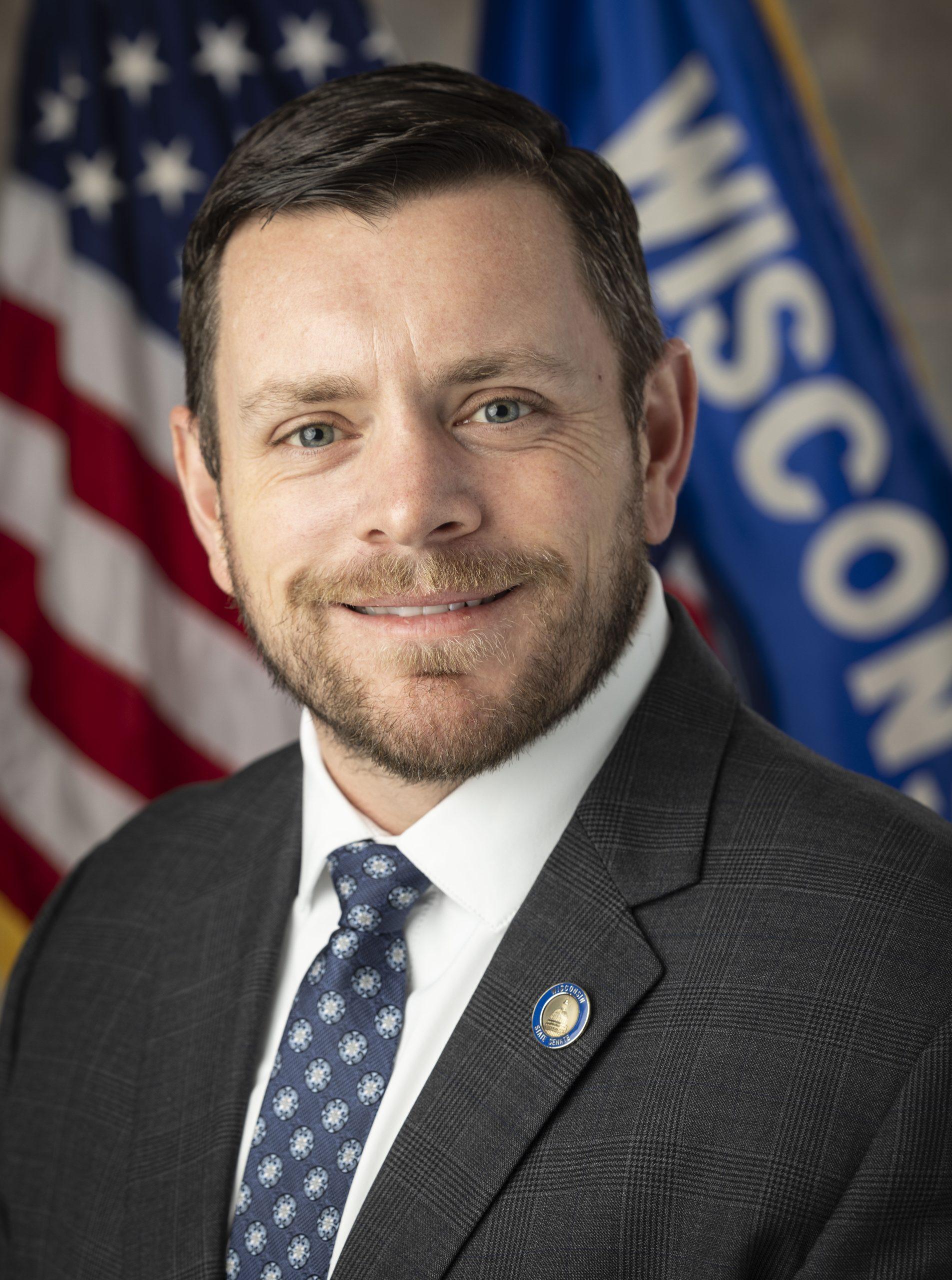 Looming data centers spur community solar legislation